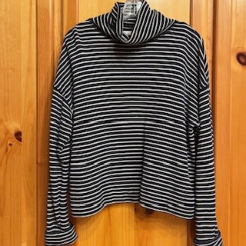 Vineyard Vines Turtleneck Sweatshirt--Navy and White Stripes--Size Small